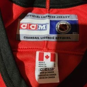 Mens Ottawa Senator's NHL Jersey.